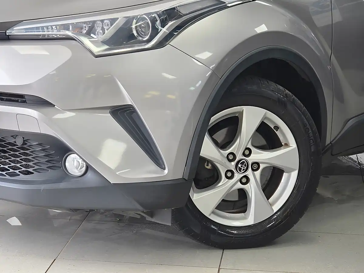 Used 2018 Toyota C-Hr Icon Silver - Interior and Exterior details 14