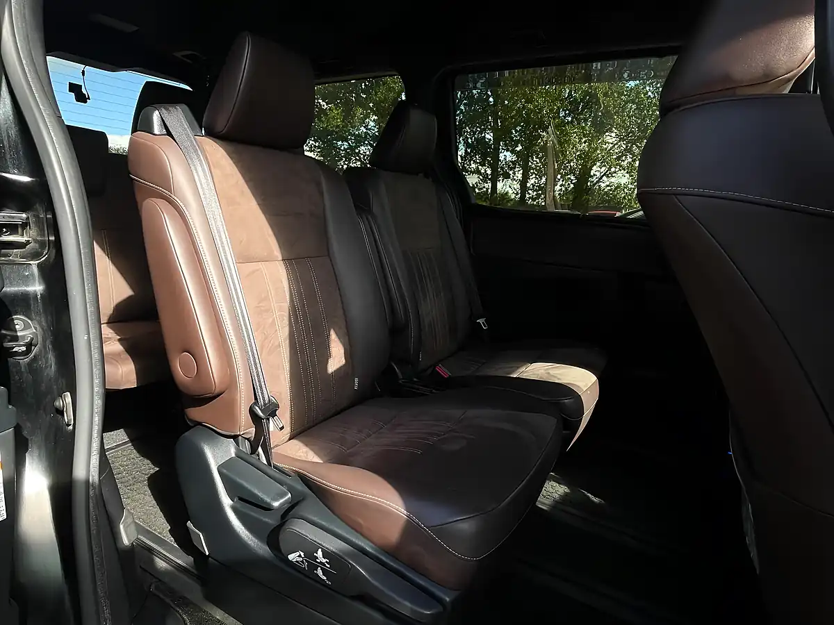 Used 2018 Toyota Esquire Black - Interior and Exterior details 11
