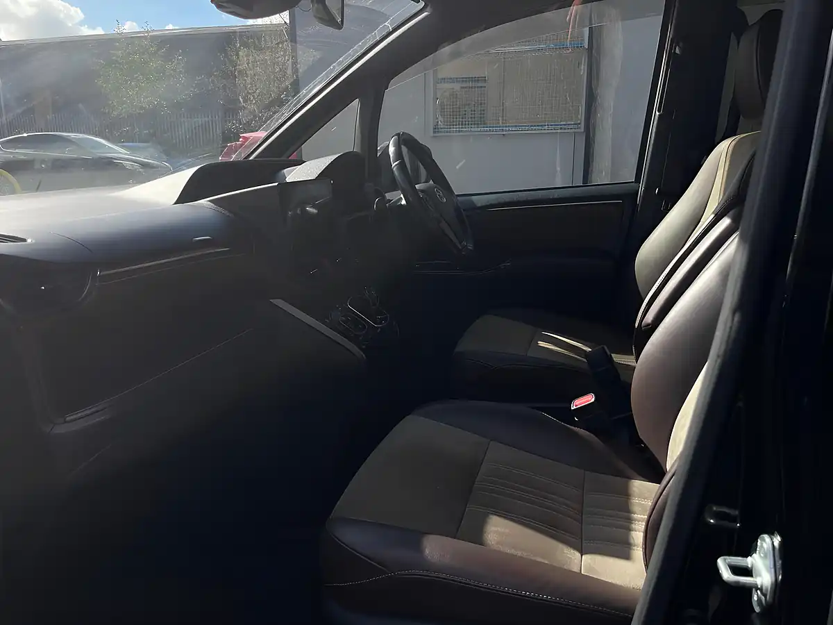 Used 2018 Toyota Esquire Black - Interior and Exterior details 15