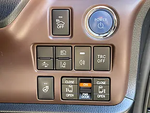Used 2018 Toyota Esquire Black - Interior and Exterior details 19