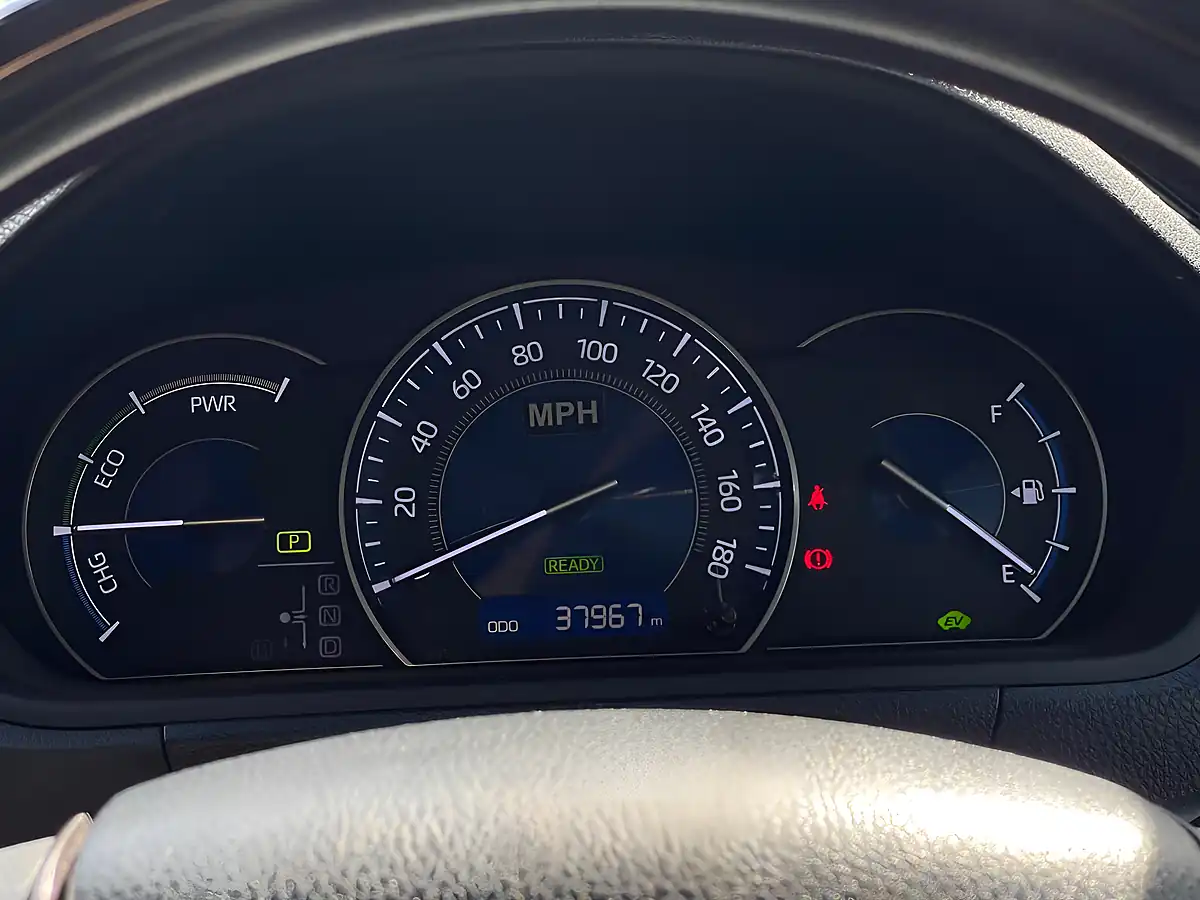 Used 2018 Toyota Esquire Black - Interior and Exterior details 20