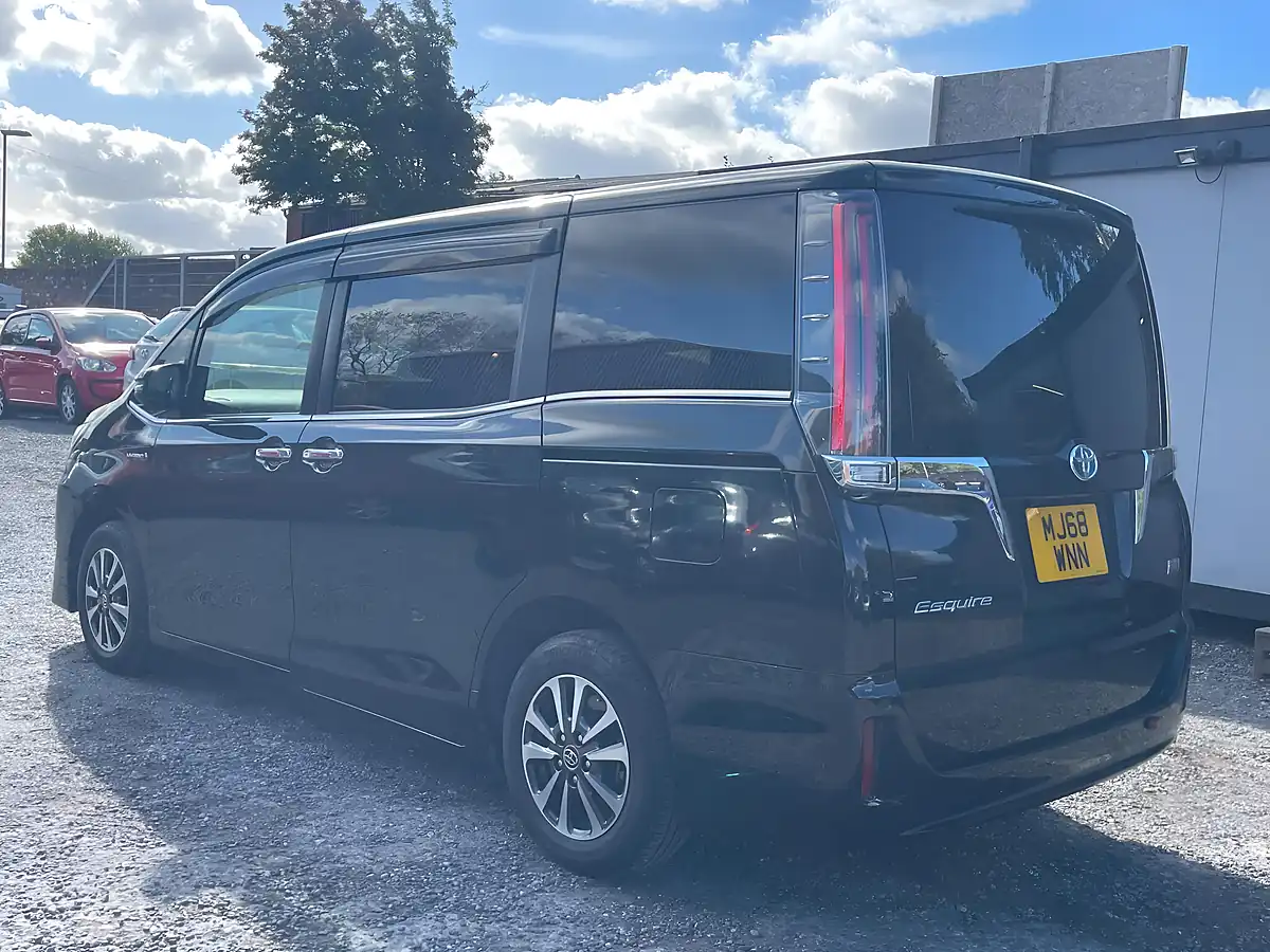Used 2018 Toyota Esquire Black - Interior and Exterior details 5