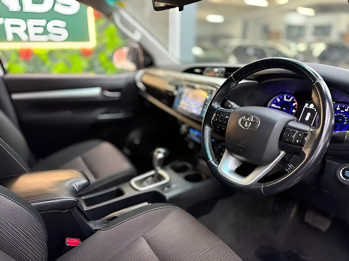 Used 2018 Toyota Hilux Invincible 4WD Dcb White - Interior and Exterior details 11
