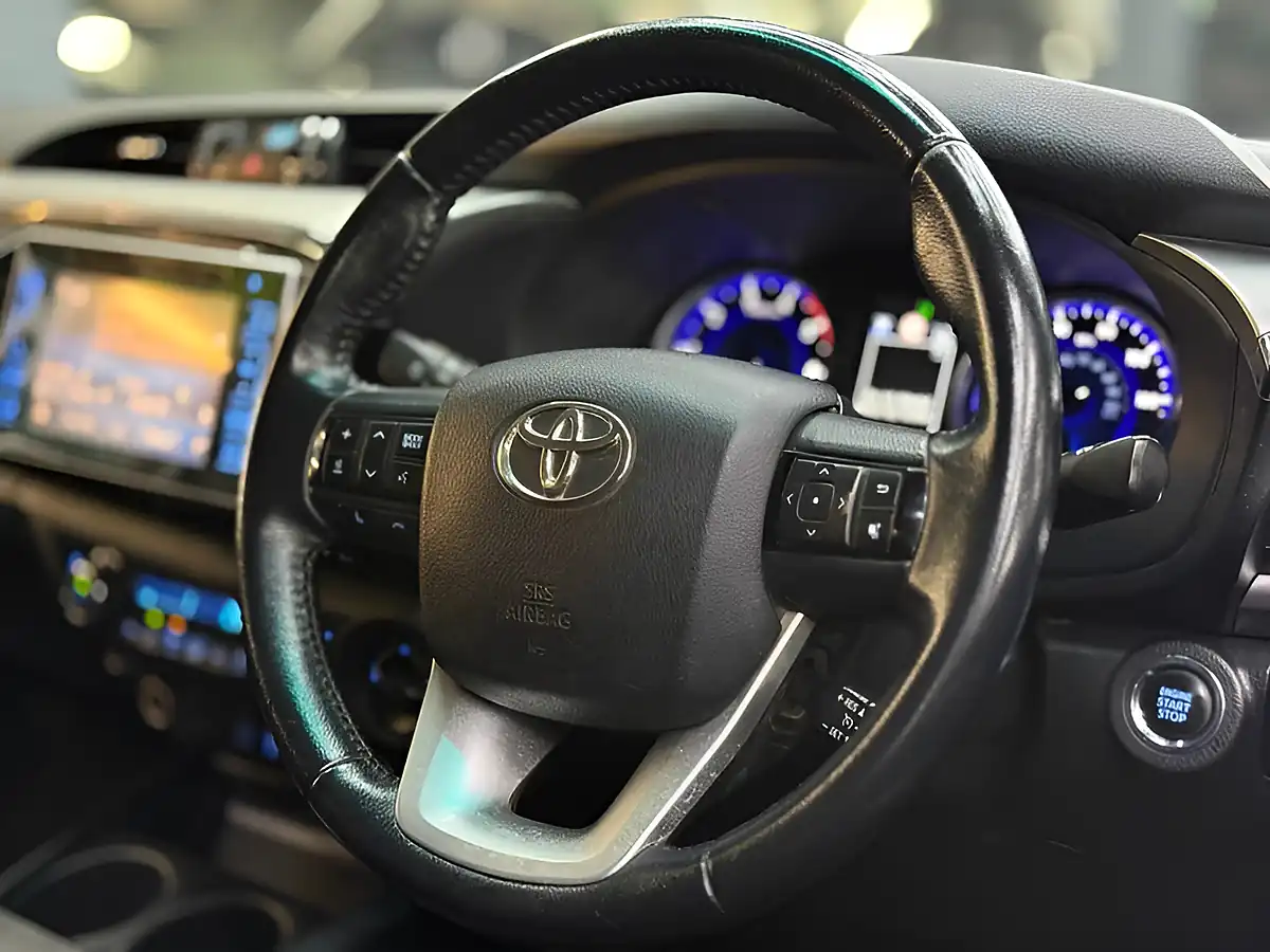 Used 2018 Toyota Hilux Invincible 4WD Dcb White - Interior and Exterior details 15