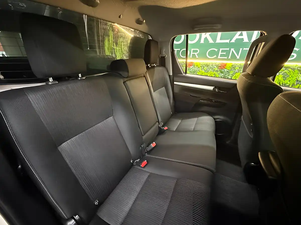 Used 2018 Toyota Hilux Invincible 4WD Dcb White - Interior and Exterior details 16