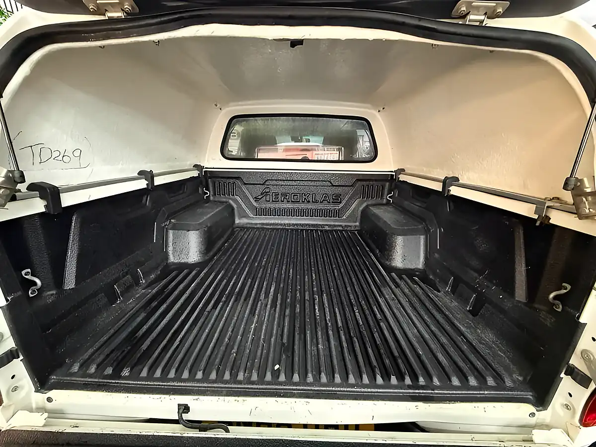 Used 2018 Toyota Hilux Invincible 4WD Dcb White - Interior and Exterior details 19