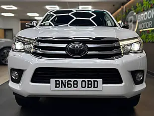 Used 2018 Toyota Hilux Invincible 4WD Dcb White - Interior and Exterior details 3