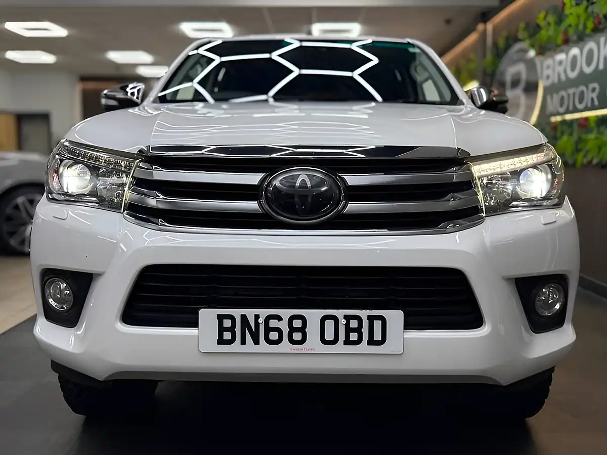 Used 2018 Toyota Hilux Invincible 4WD Dcb White - Interior and Exterior details 3