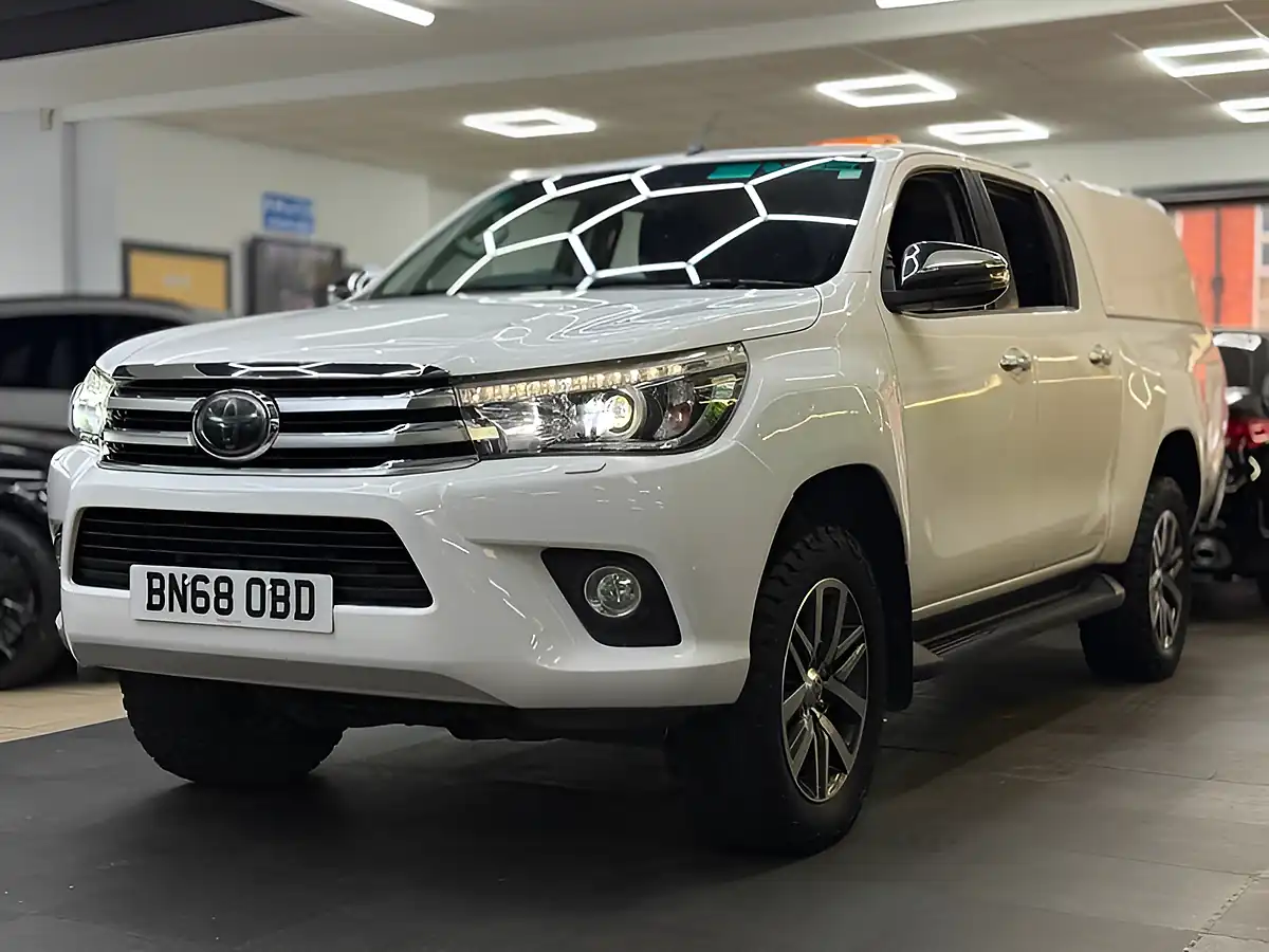 Used 2018 Toyota Hilux Invincible 4WD Dcb White - Interior and Exterior details 4