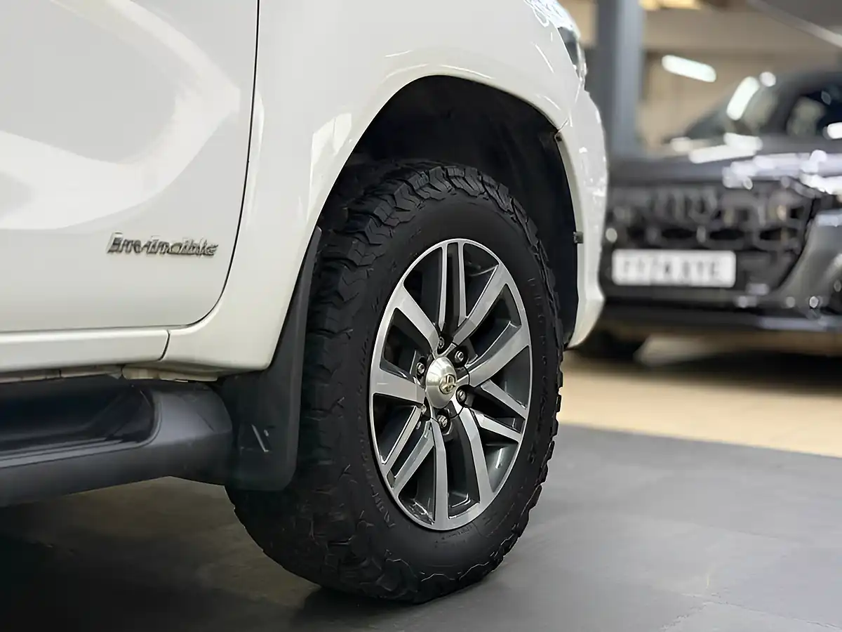 Used 2018 Toyota Hilux Invincible 4WD Dcb White - Interior and Exterior details 6