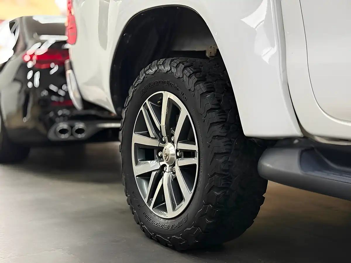 Used 2018 Toyota Hilux Invincible 4WD Dcb White - Interior and Exterior details 7
