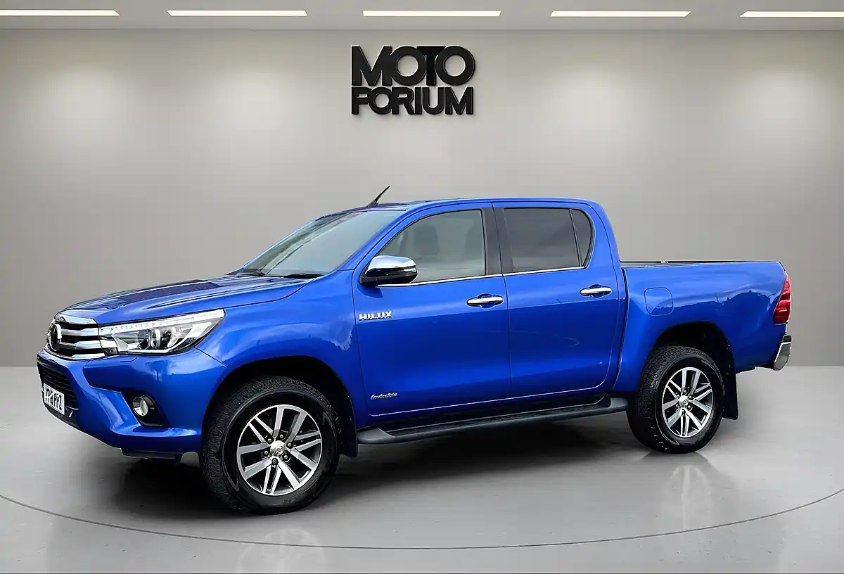 Used 2018 Toyota Hilux Invincible Blue - Interior and Exterior details 10