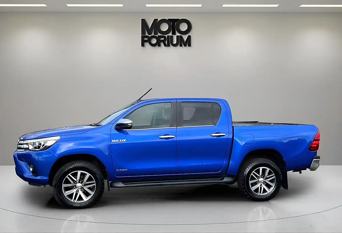 Used 2018 Toyota Hilux Invincible Blue - Interior and Exterior details 13