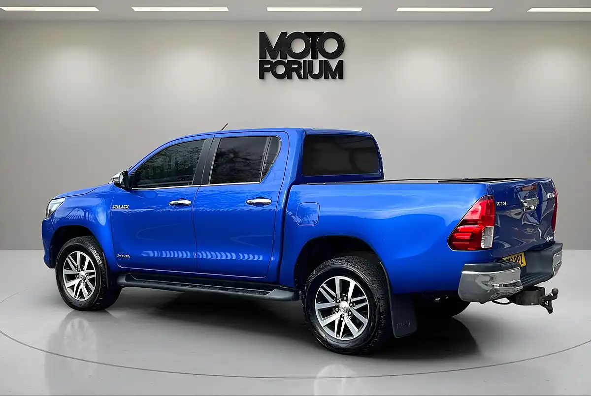 Used 2018 Toyota Hilux Invincible Blue - Interior and Exterior details 14
