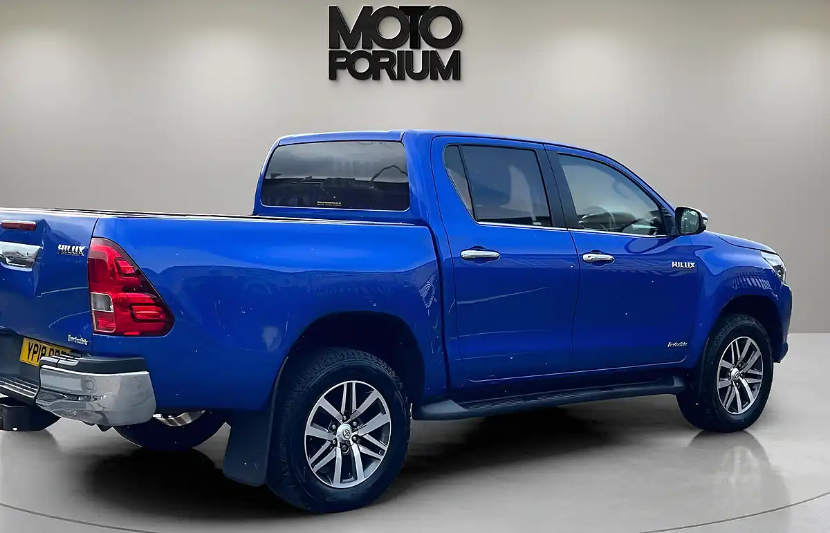 Used 2018 Toyota Hilux Invincible Blue - Interior and Exterior details 16