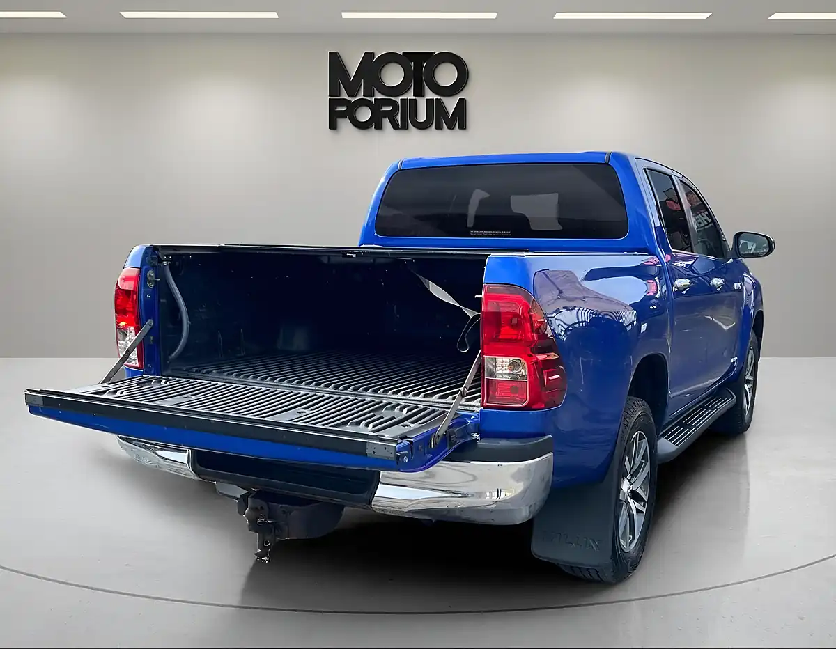 Used 2018 Toyota Hilux Invincible Blue - Interior and Exterior details 17