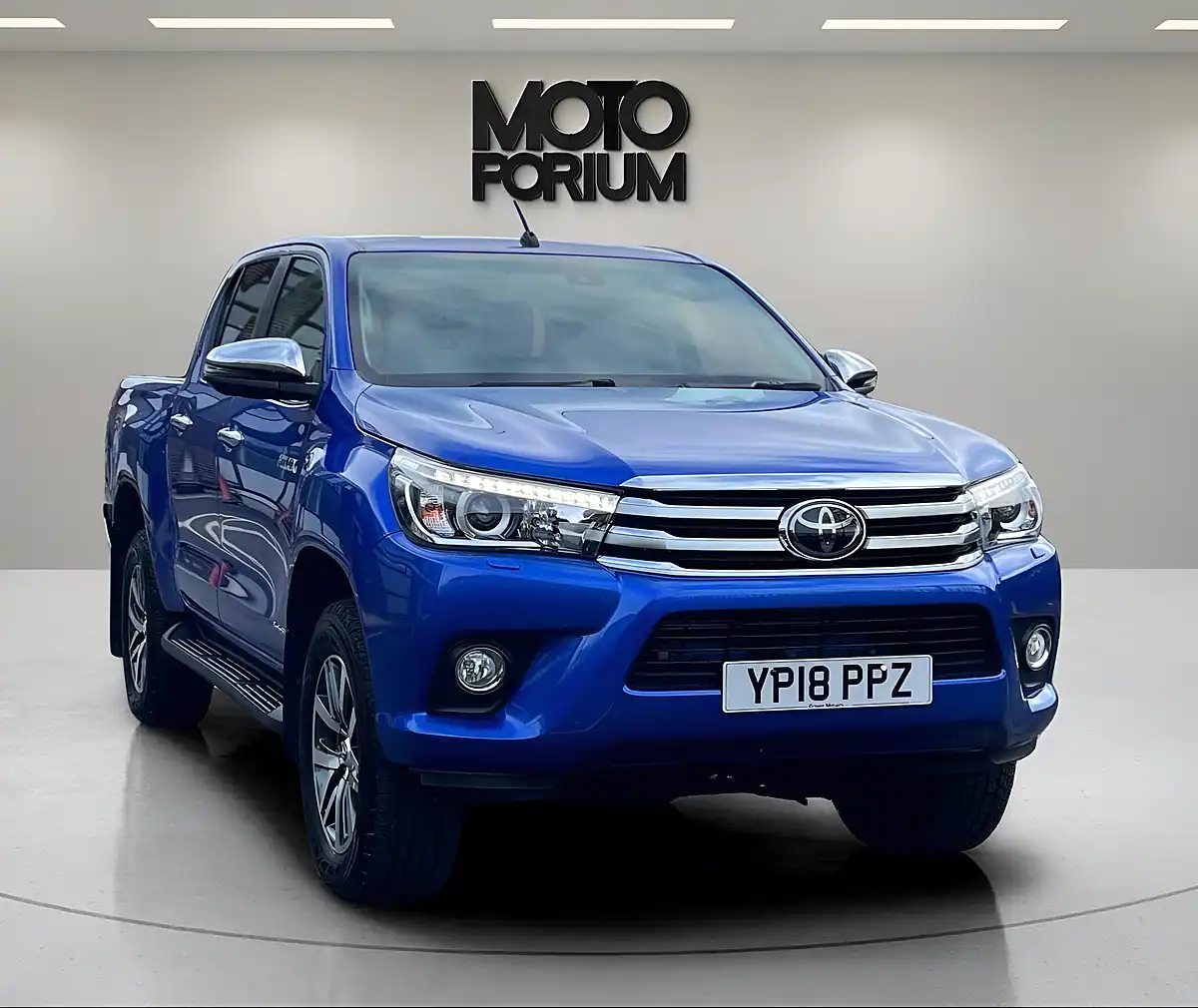 Used 2018 Toyota Hilux Invincible Blue - Interior and Exterior details 5