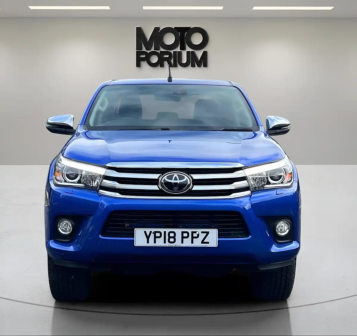 Used 2018 Toyota Hilux Invincible Blue - Interior and Exterior details 6