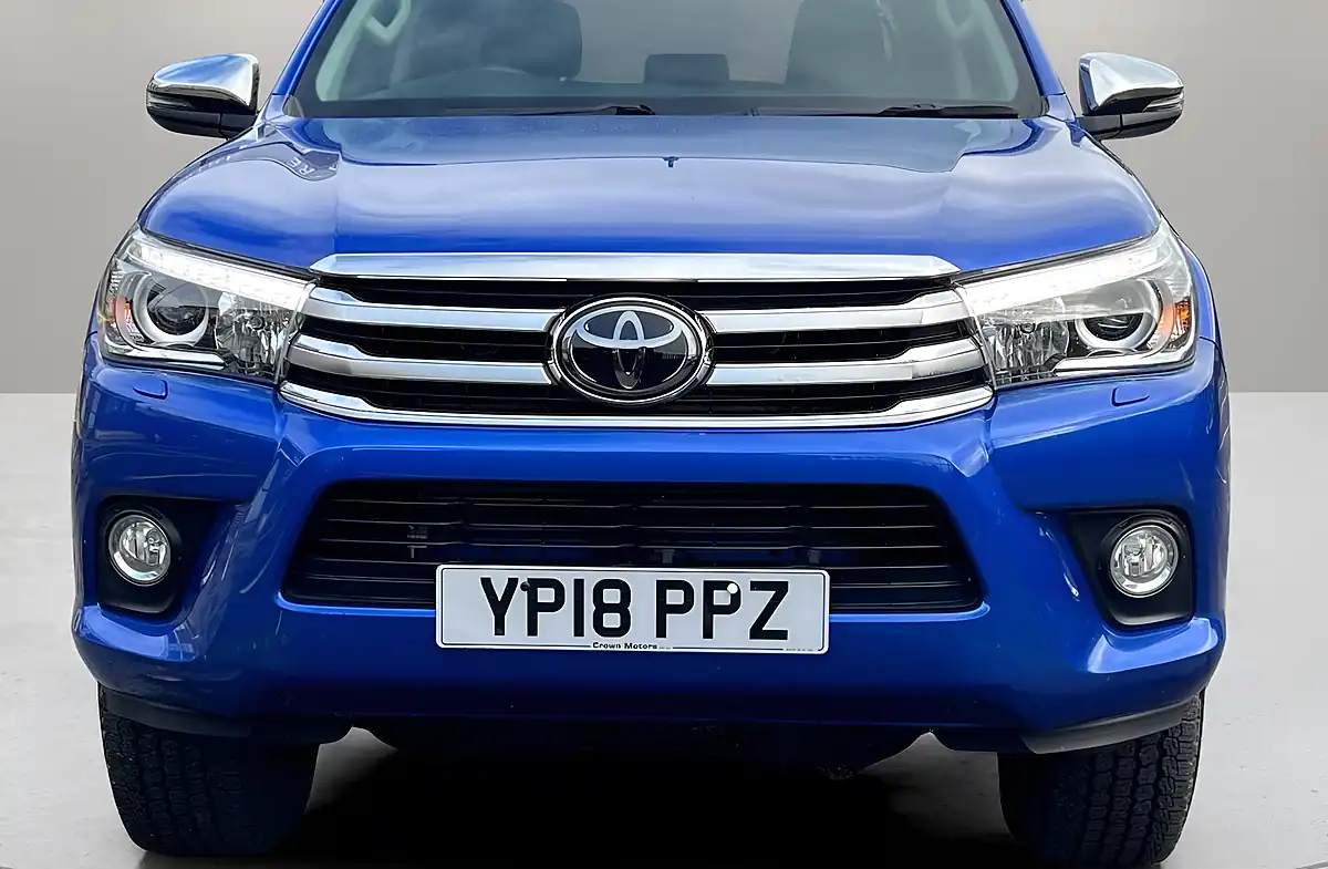 Used 2018 Toyota Hilux Invincible Blue - Interior and Exterior details 9