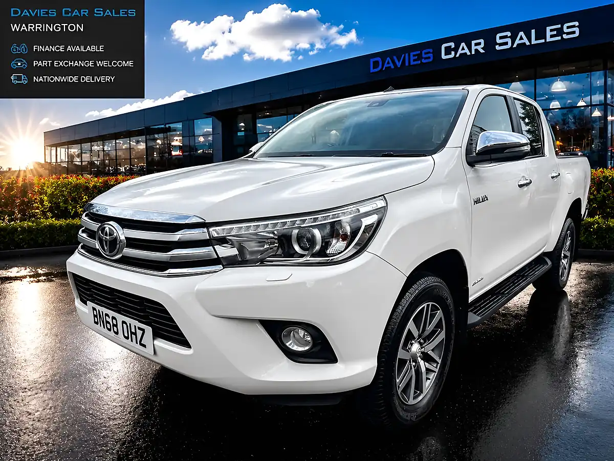 Used 2018 Toyota Hilux Invincible Diamond White - Interior and Exterior details 3