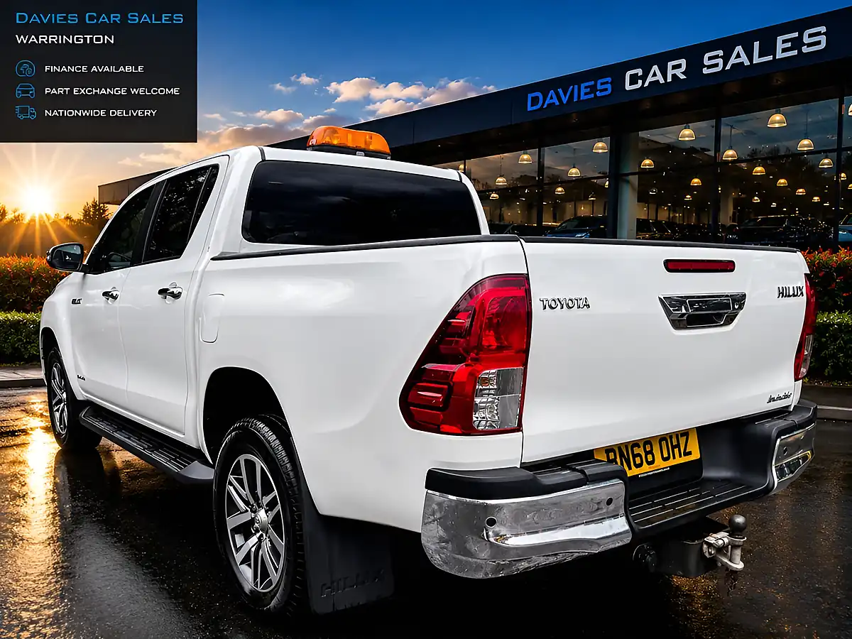 Used 2018 Toyota Hilux Invincible Diamond White - Interior and Exterior details 4