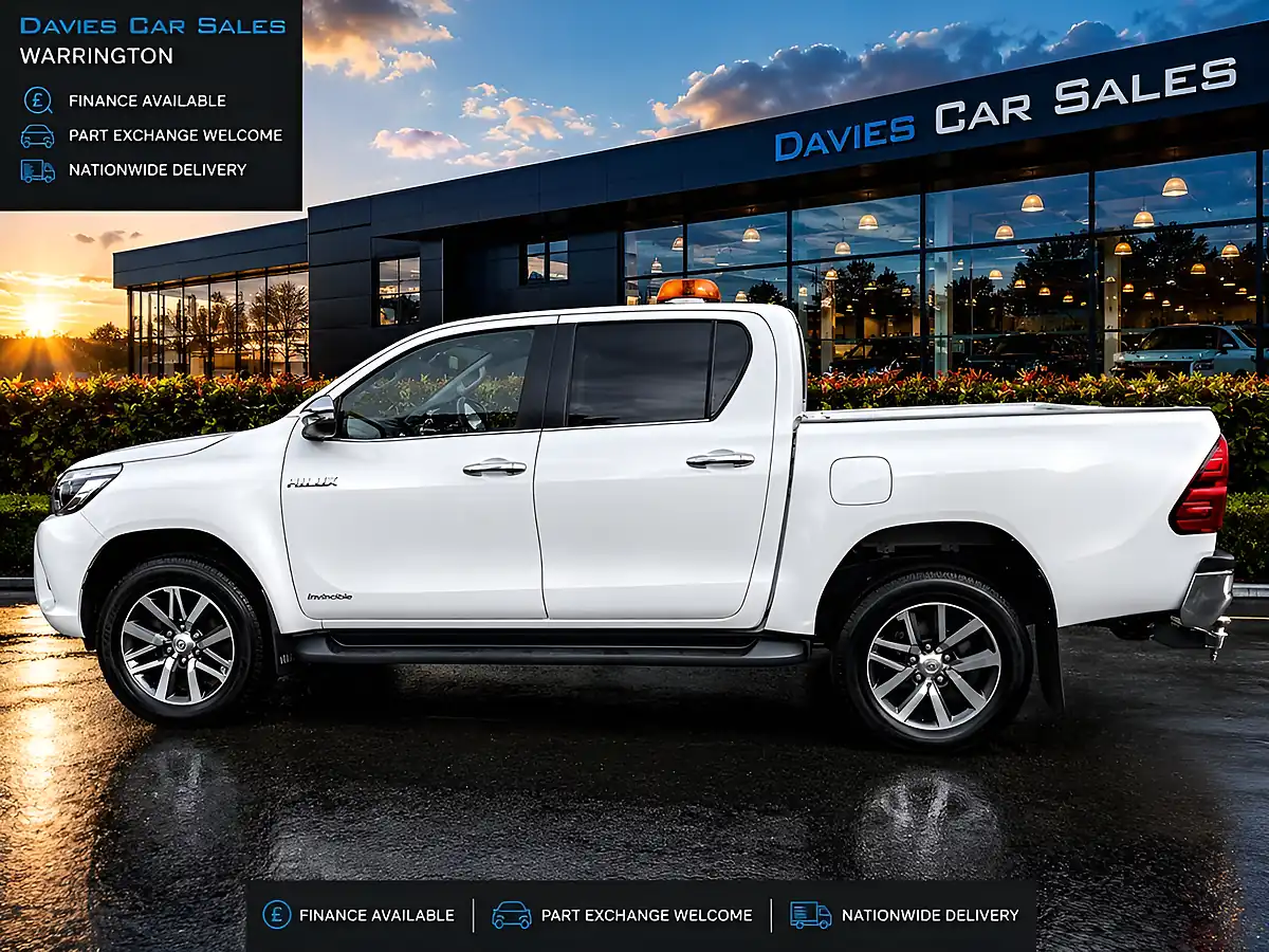 Used 2018 Toyota Hilux Invincible Diamond White - Interior and Exterior details 6