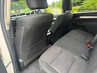Used 2018 Toyota Hilux Invincible Diamond White - Interior and Exterior details 8