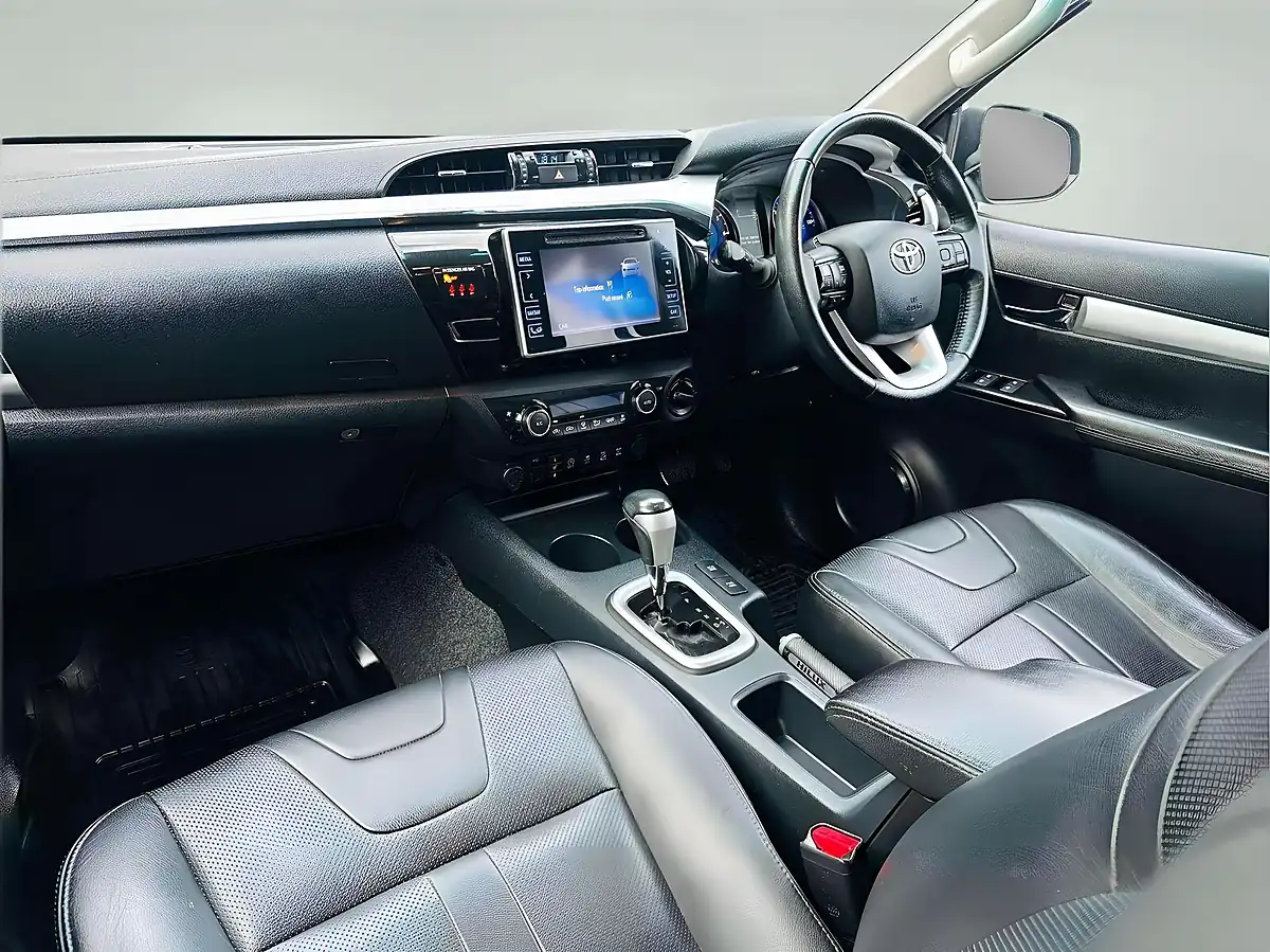 Used 2018 Toyota Hilux Invincible Grey - Interior and Exterior details 14