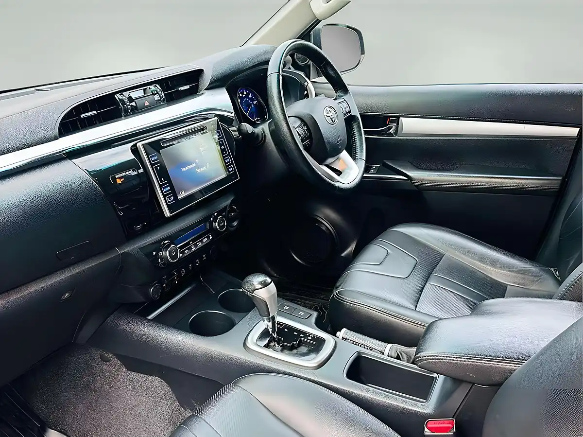 Used 2018 Toyota Hilux Invincible Grey - Interior and Exterior details 15