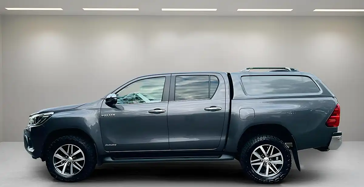 Used 2018 Toyota Hilux Invincible Grey - Interior and Exterior details 5