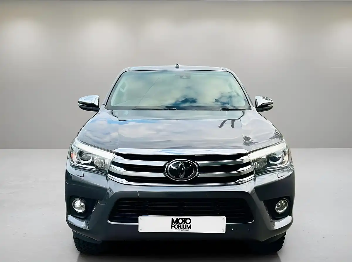 Used 2018 Toyota Hilux Invincible Grey - Interior and Exterior details 6