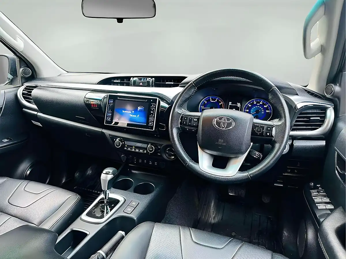 Used 2018 Toyota Hilux Invincible Grey - Interior and Exterior details 7