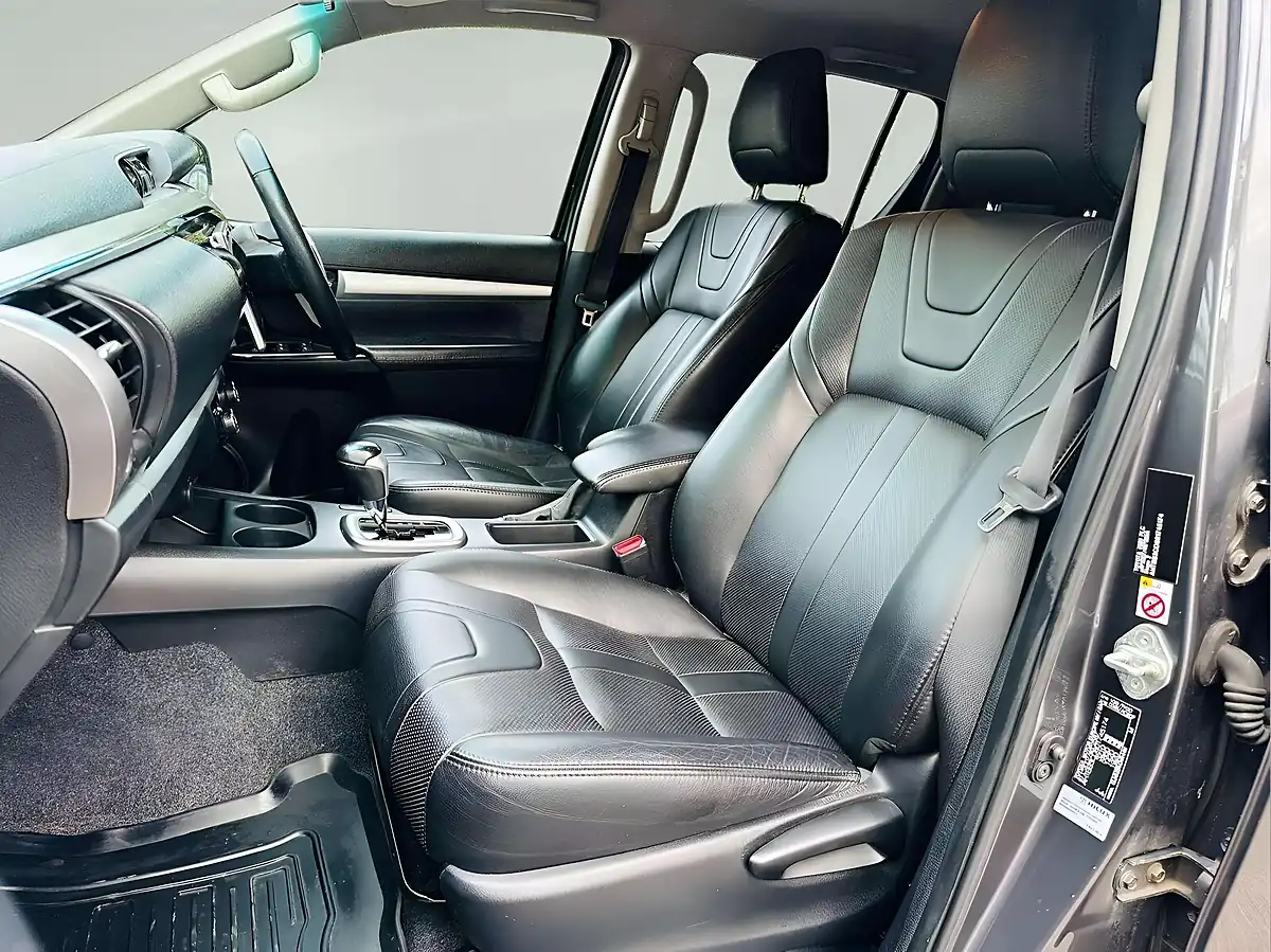 Used 2018 Toyota Hilux Invincible Grey - Interior and Exterior details 9