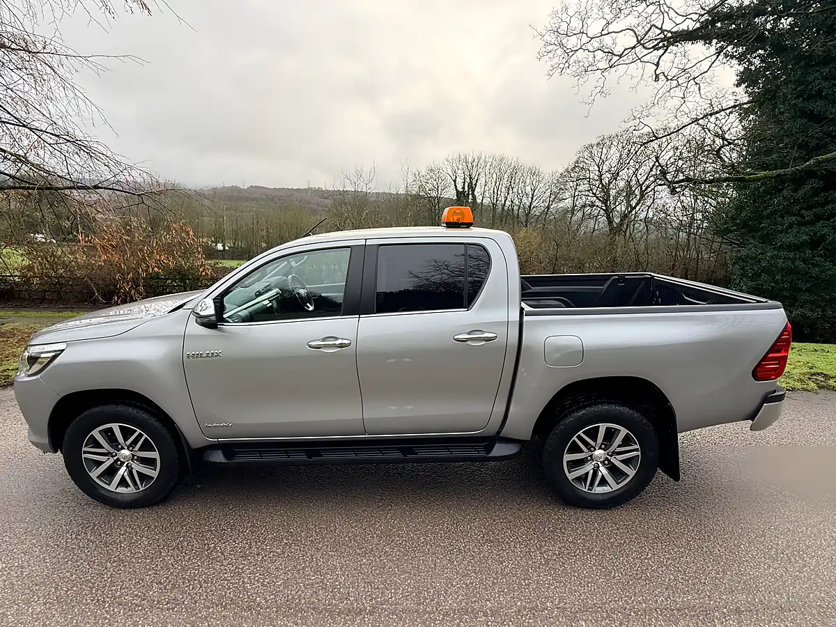 Used 2018 Toyota Hilux Invincible Silver - Interior and Exterior details 10