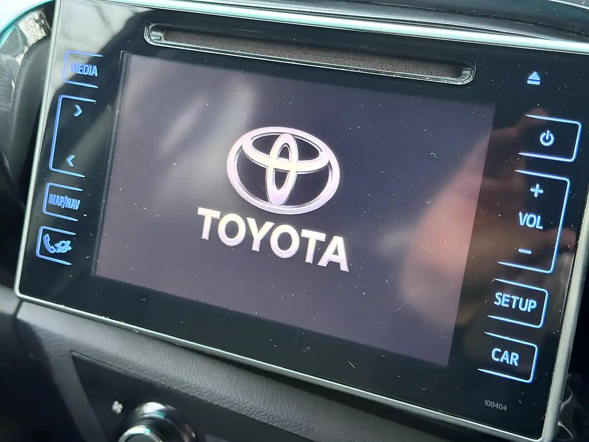 Used 2018 Toyota Hilux Invincible Silver - Interior and Exterior details 13