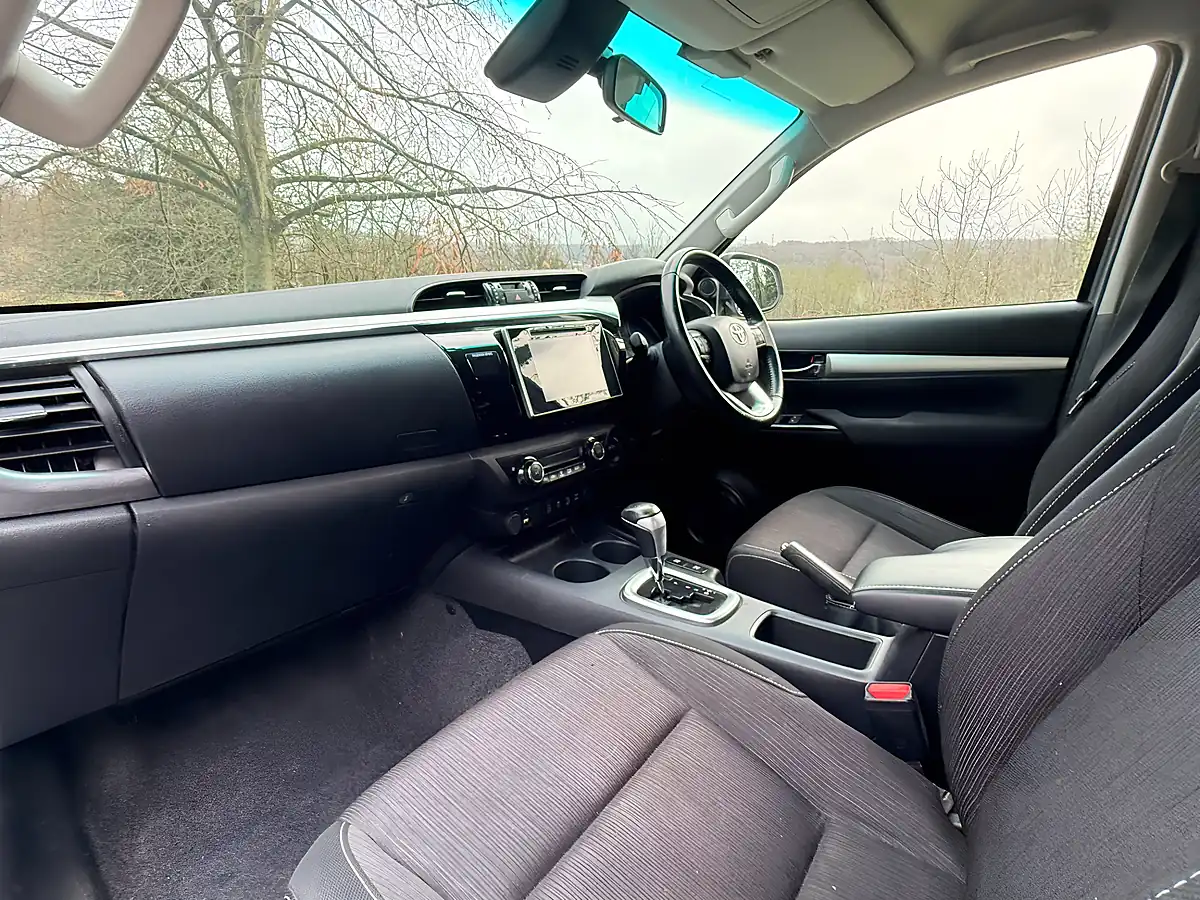 Used 2018 Toyota Hilux Invincible Silver - Interior and Exterior details 16