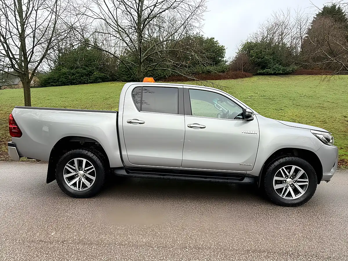 Used 2018 Toyota Hilux Invincible Silver - Interior and Exterior details 4