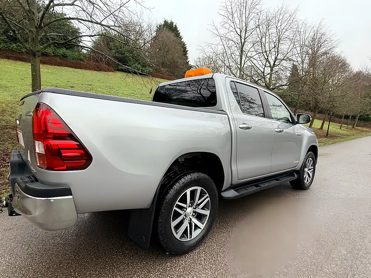Used 2018 Toyota Hilux Invincible Silver - Interior and Exterior details 5