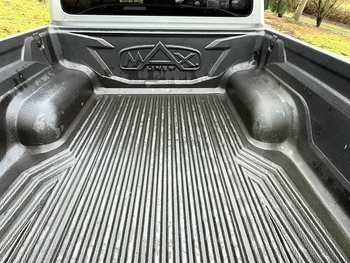 Used 2018 Toyota Hilux Invincible Silver - Interior and Exterior details 7
