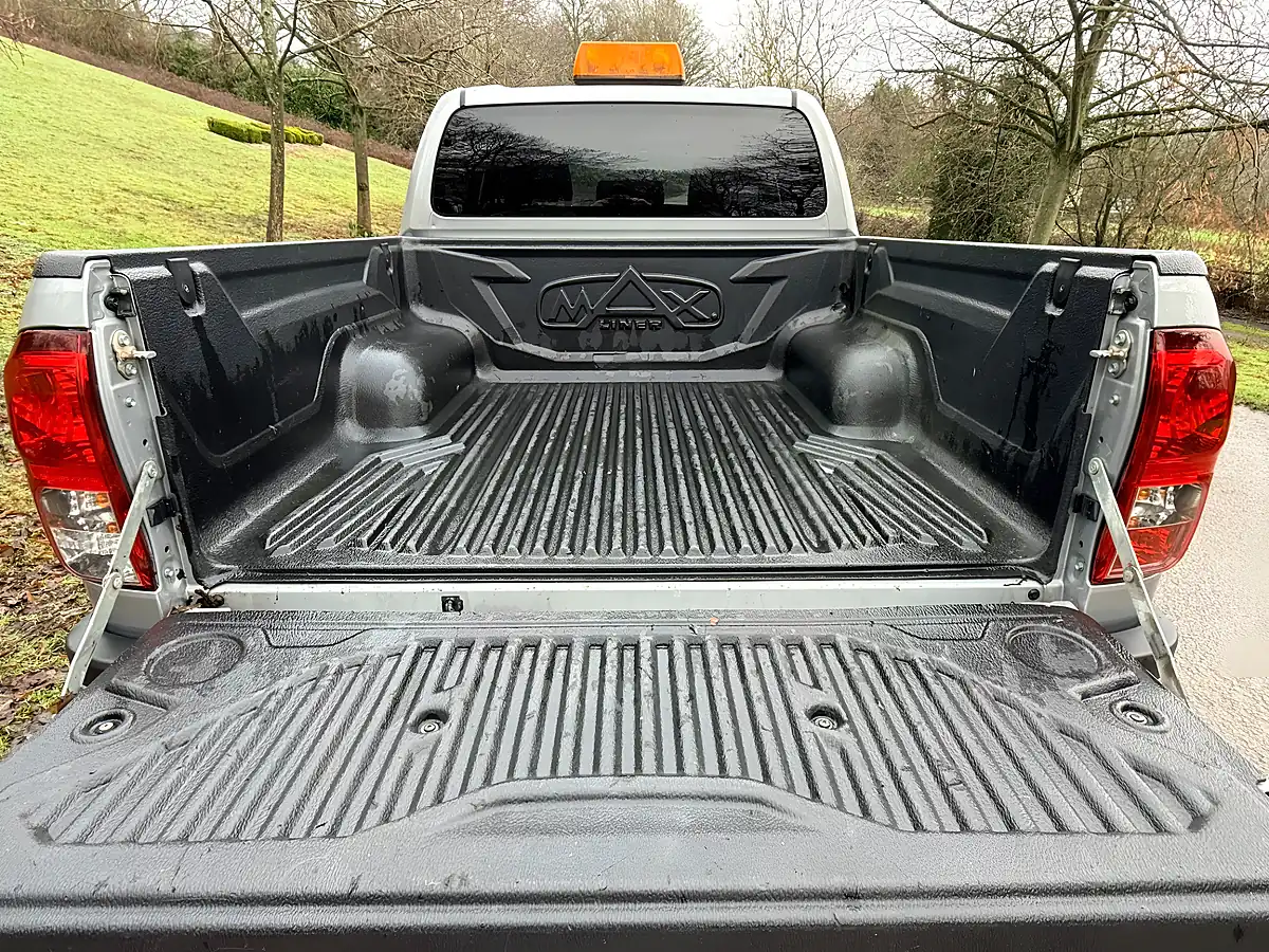 Used 2018 Toyota Hilux Invincible Silver - Interior and Exterior details 8