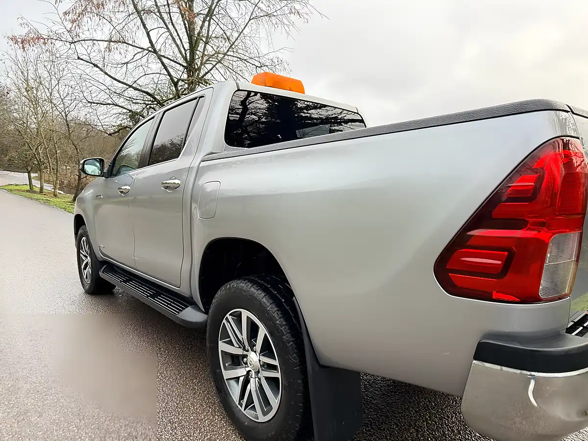 Used 2018 Toyota Hilux Invincible Silver - Interior and Exterior details 9
