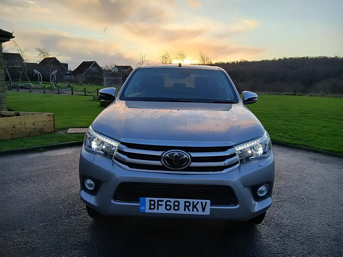 Used 2018 Toyota Hilux Invincible Silver - Interior and Exterior details 2