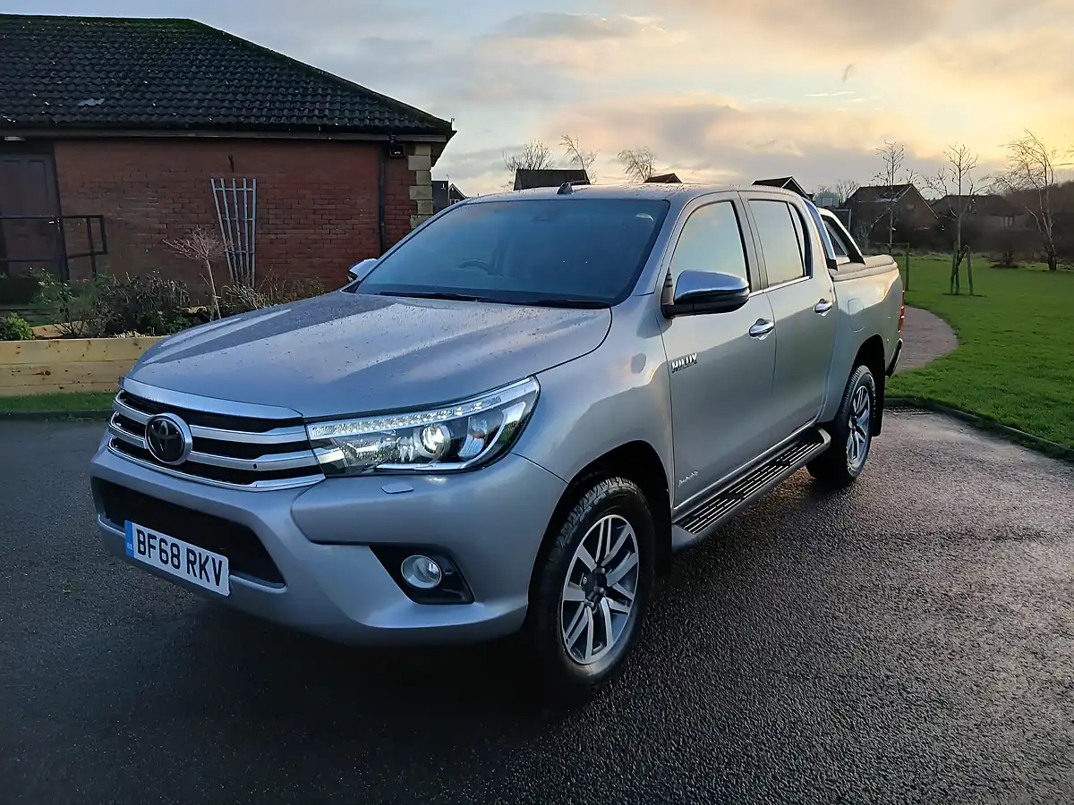 Used 2018 Toyota Hilux Invincible Silver - Interior and Exterior details 3