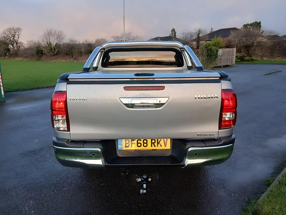 Used 2018 Toyota Hilux Invincible Silver - Interior and Exterior details 4