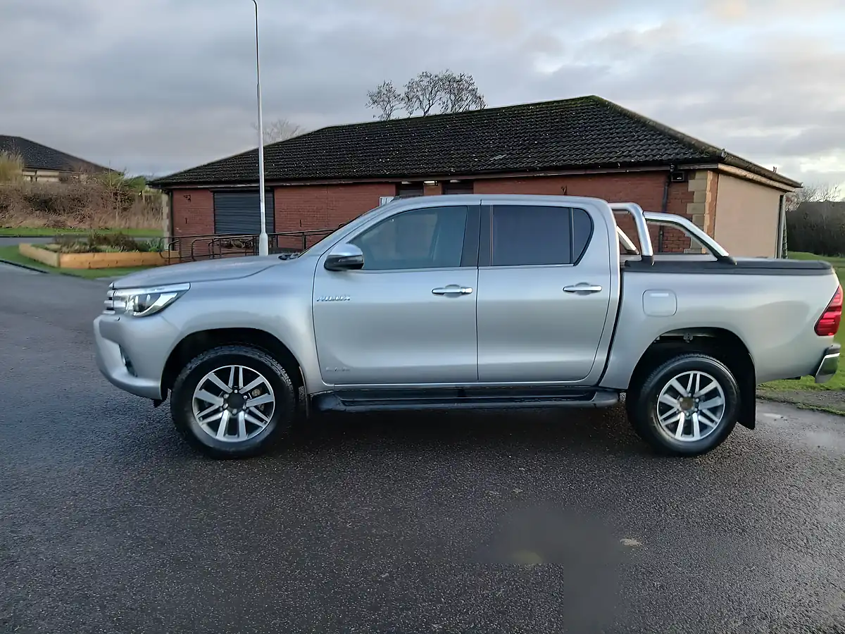 Used 2018 Toyota Hilux Invincible Silver - Interior and Exterior details 7