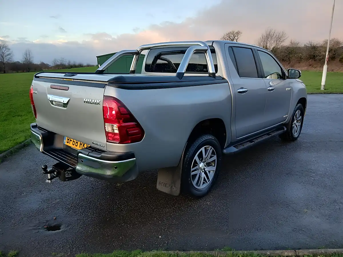 Used 2018 Toyota Hilux Invincible Silver - Interior and Exterior details 8