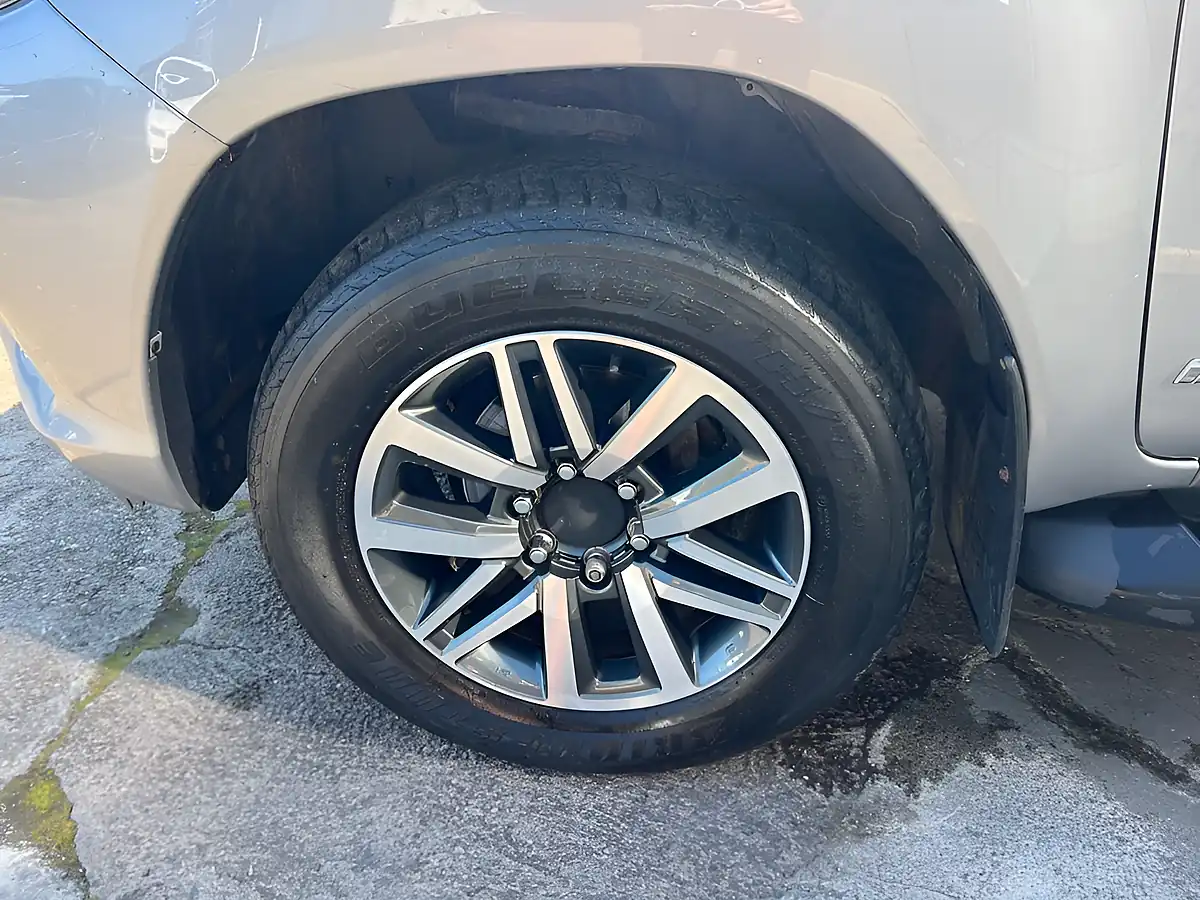 Used 2018 Toyota Hilux Invincible Silver - Interior and Exterior details 10