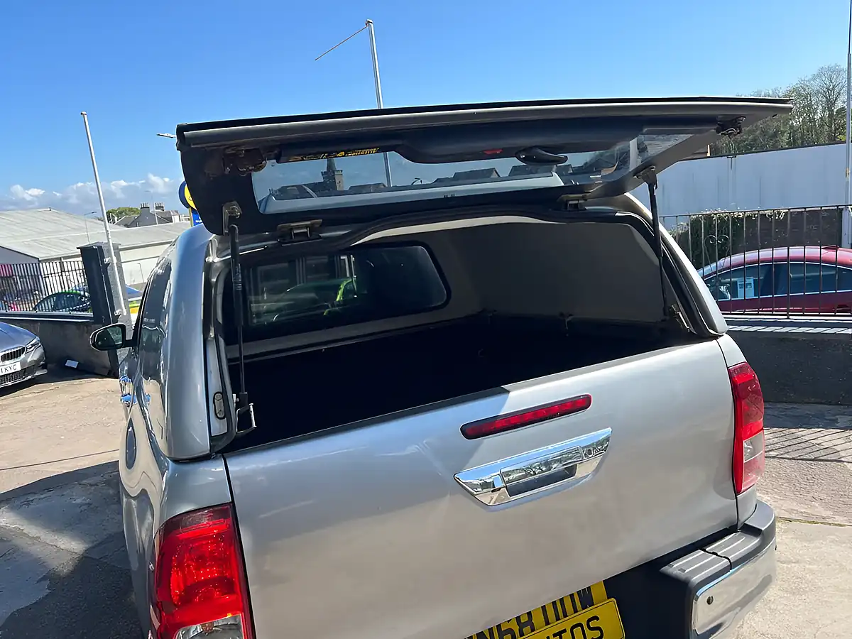 Used 2018 Toyota Hilux Invincible Silver - Interior and Exterior details 14