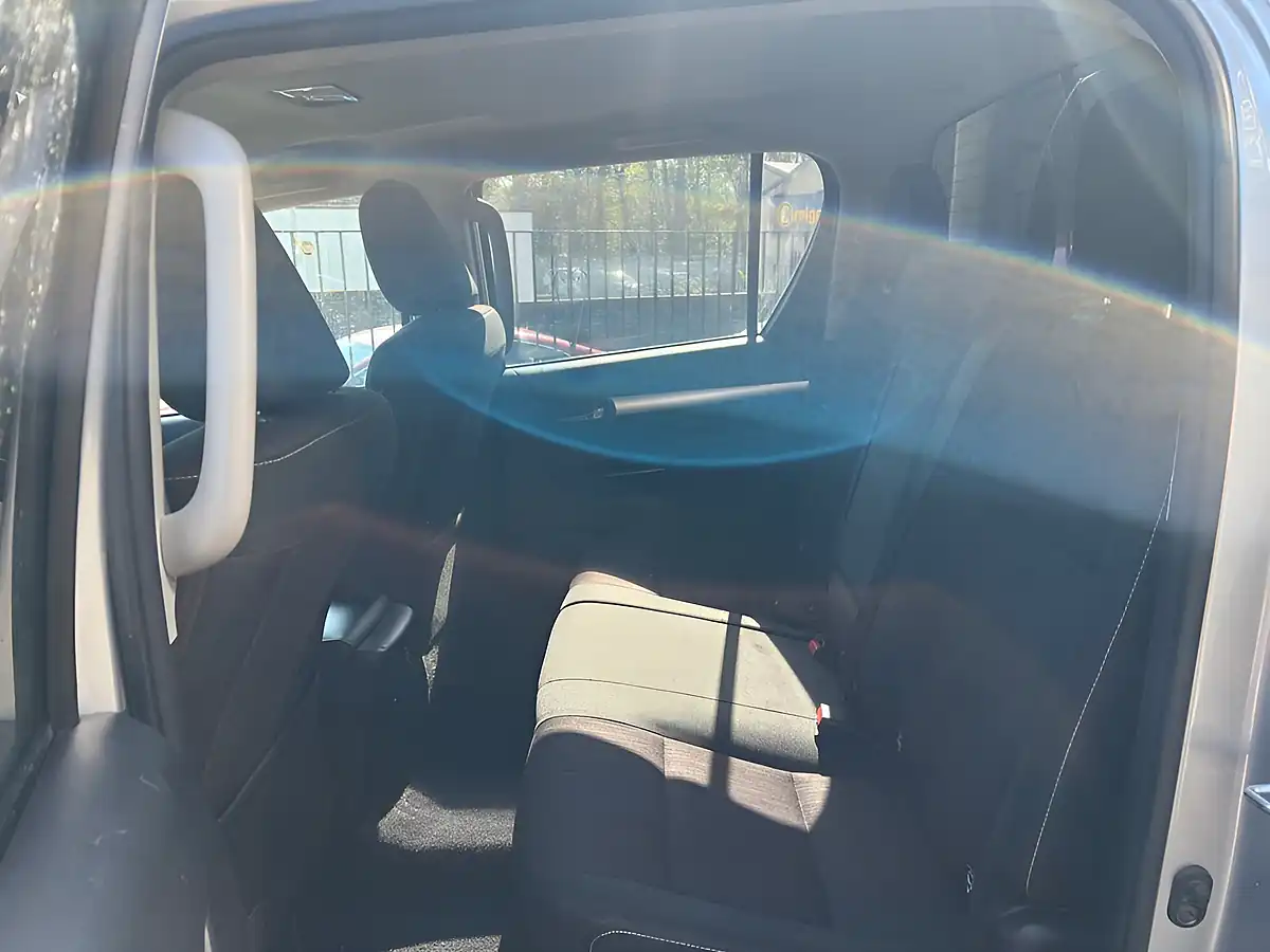 Used 2018 Toyota Hilux Invincible Silver - Interior and Exterior details 16