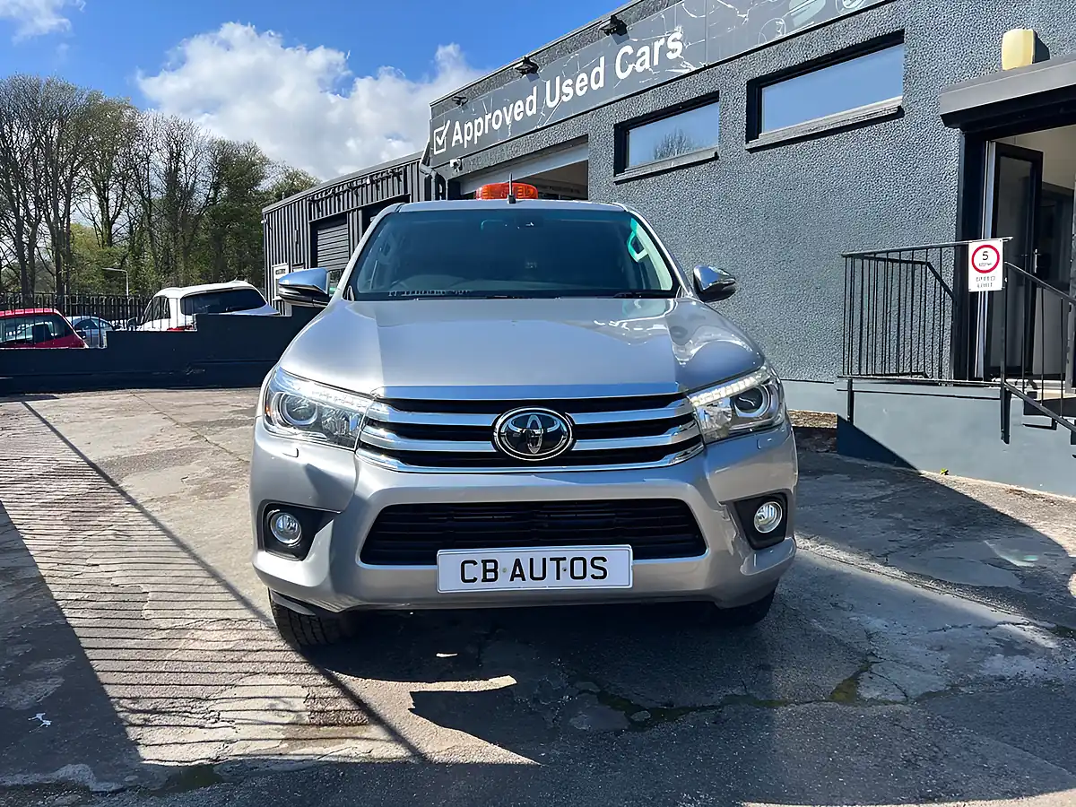 Used 2018 Toyota Hilux Invincible Silver - Interior and Exterior details 2